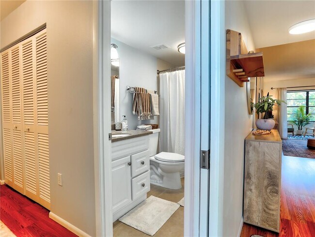 Building Photo - 322 Timber Lake Dr