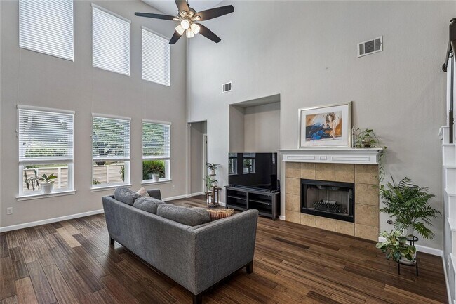 Building Photo - 1705 Chula Vista Dr