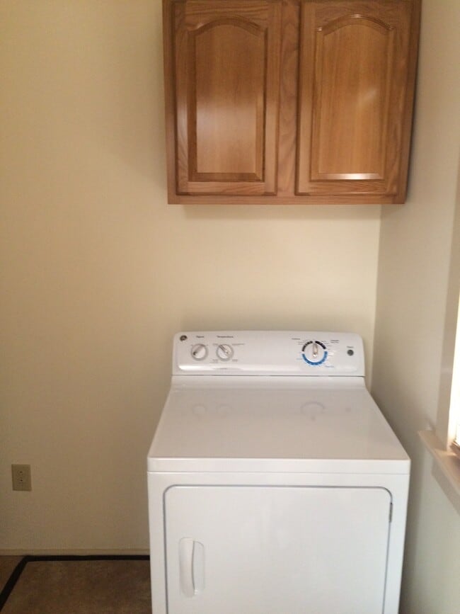 Building Photo - Remodeled Farm Home in Morristown 2 Bed + ...
