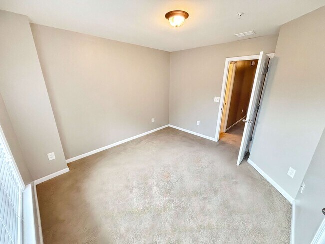 Building Photo - End Unit Townhome - 3BR, 2.5BA with Garage