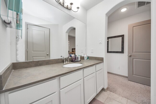 Building Photo - 1911 Sapphire Pines Ln