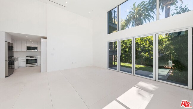 Building Photo - 621 Kings Rd