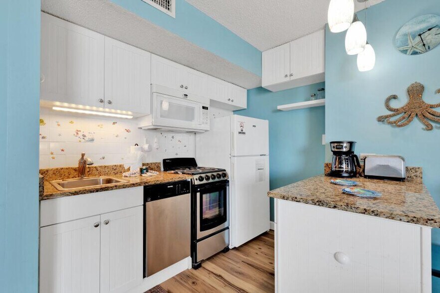 Building Photo - 5556 N Ocean Blvd