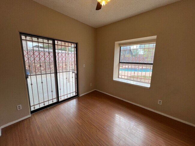 Building Photo - Incredible 4 bedroom, 2 1/2 bath home in East El Paso!!