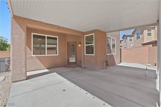 Building Photo - 9304 Golden Lad Ave