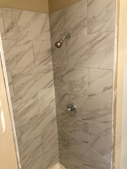 Private Bathroom - 3330 Linda Dr