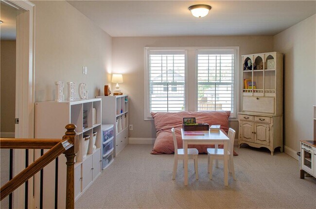 Building Photo - 660 Stately Dr