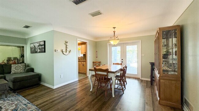 Building Photo - 1531 Hill Dr