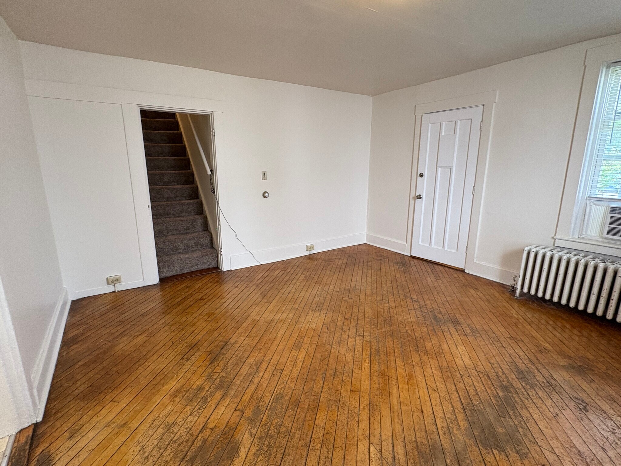 Building Photo - 315 E Davenport St