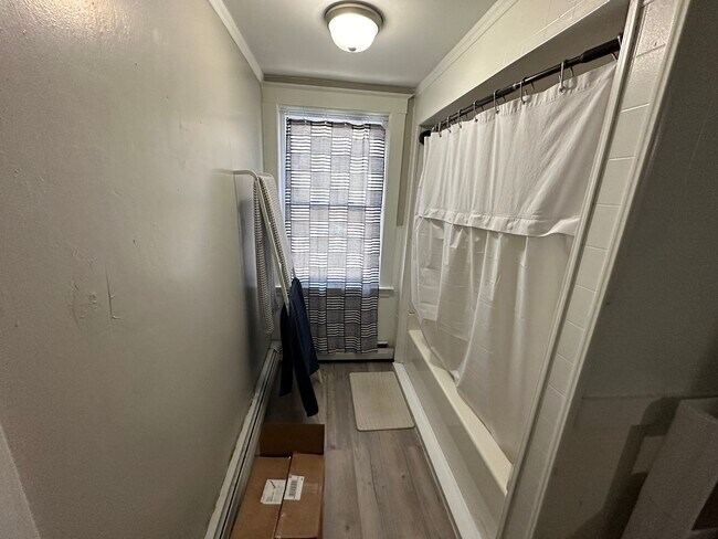 Building Photo - 26 E Oxford St