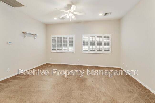 Building Photo - 1861 N Oracle Cir