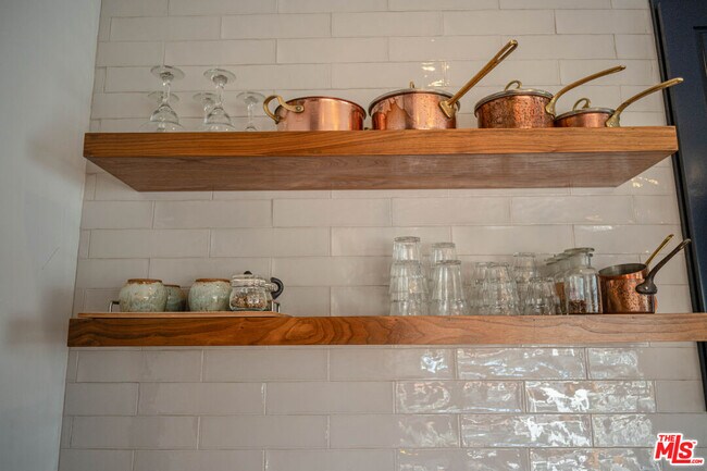 Building Photo - 6101 S Mansfield Ave