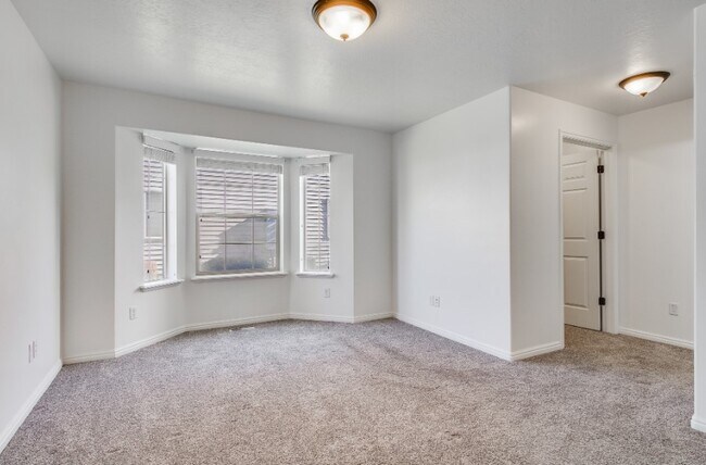 Building Photo - 467 S 2550 W