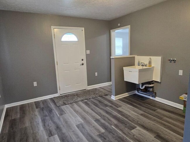 Building Photo - 584 Glenwood Ave