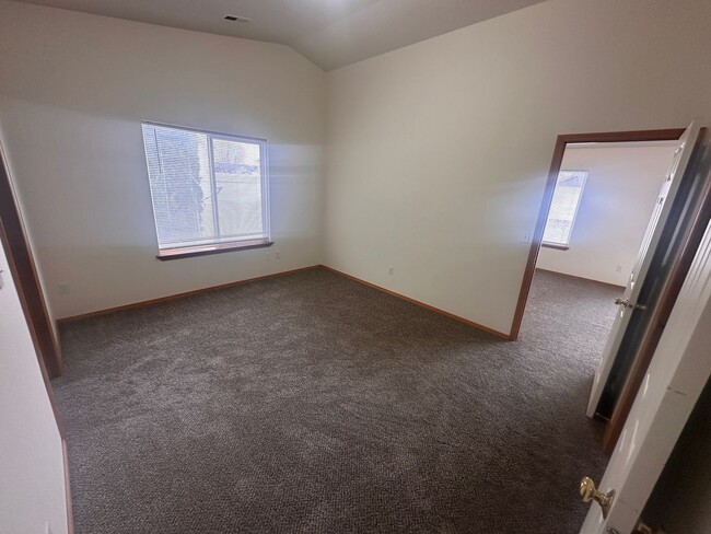 Building Photo - MOVE IN SPECIAL! New Carpet, flooring & pa...