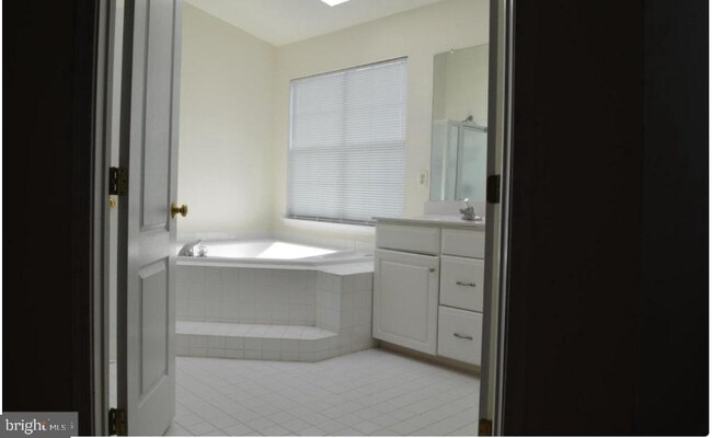 Building Photo - 25508 Crossfield Dr