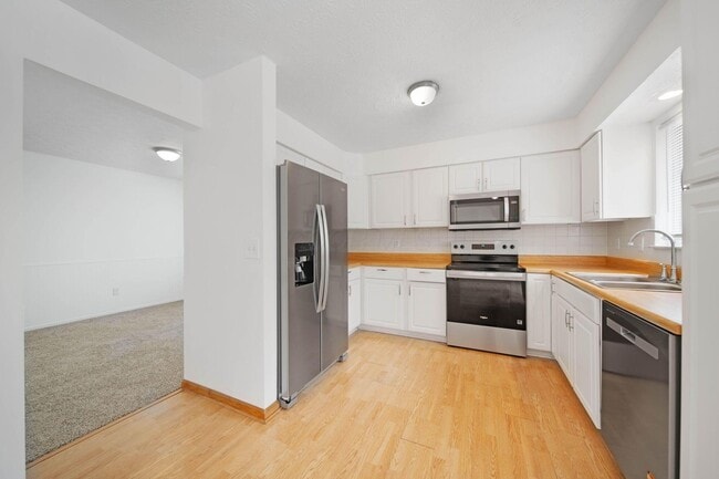 Building Photo - 921 Beechwood Rd