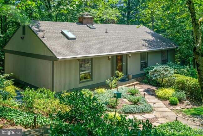 Building Photo - 1715 Hollinwood Dr