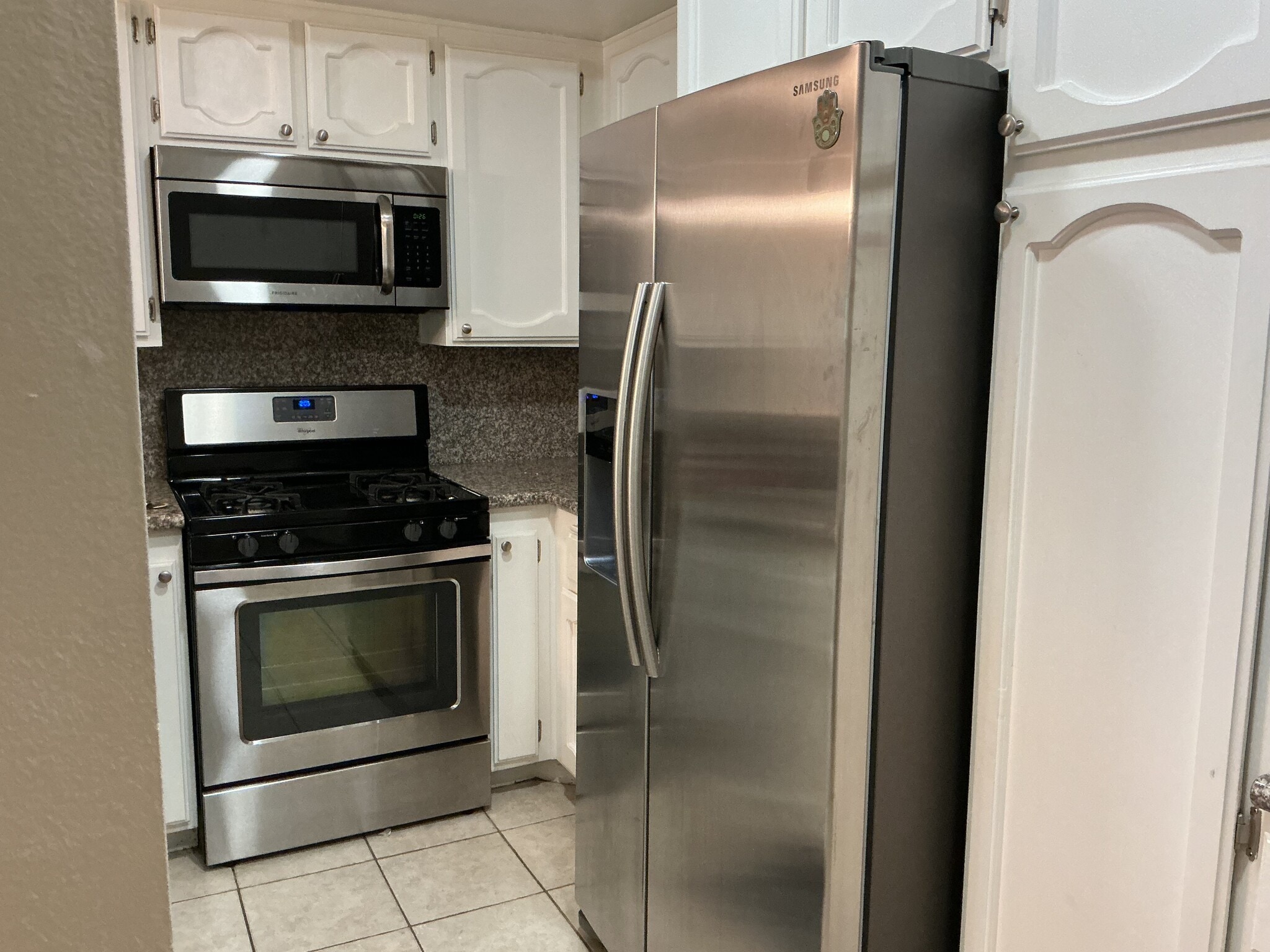 Stainless steel appliances - 21650 Burbank Blvd