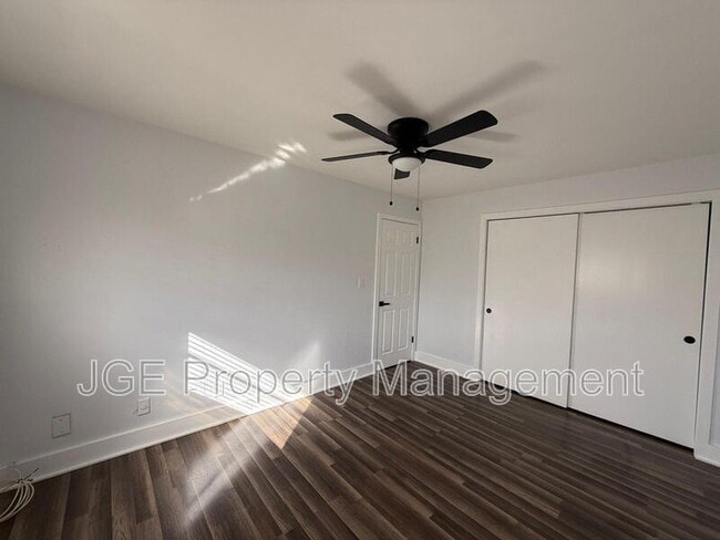 Building Photo - 810 Lake Shore Dr