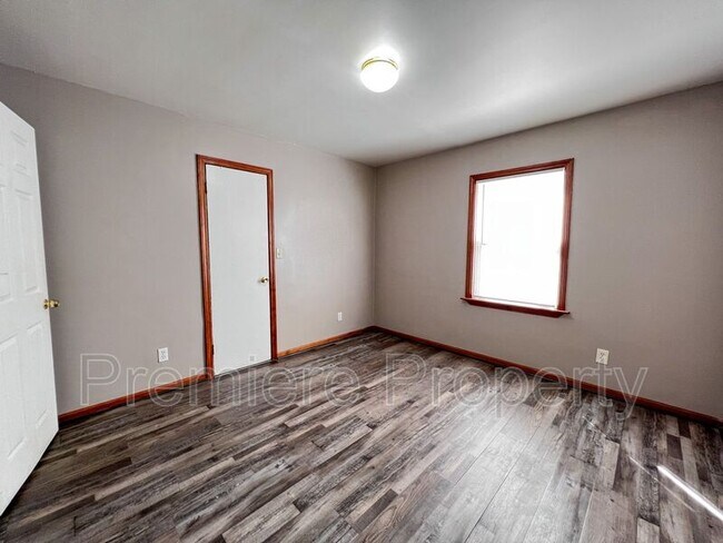 Building Photo - 317 N Huttig Ave