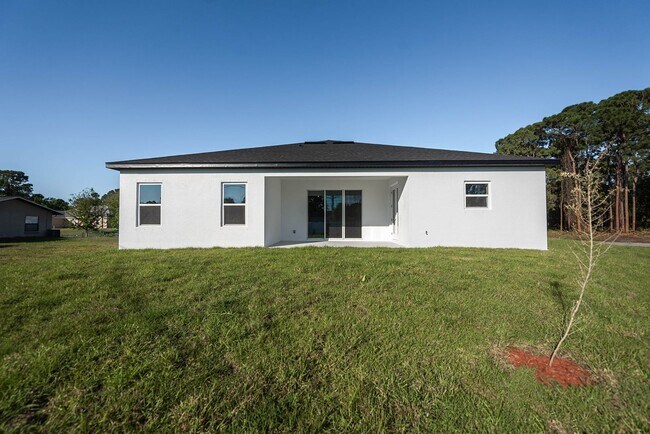 Building Photo - Peaceful and Private setting new construct...