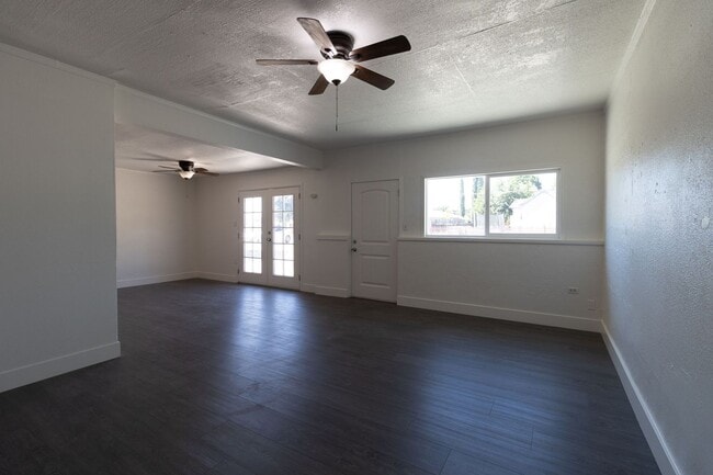 Building Photo - Newly Remodeled 2x1 in Newman!!!