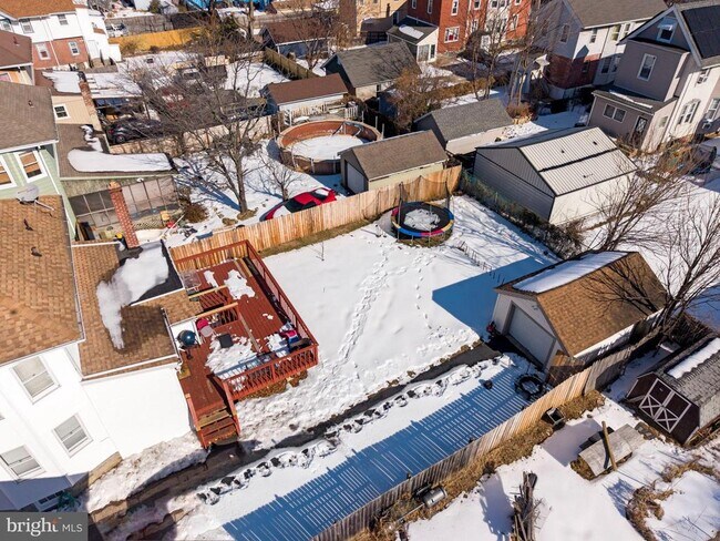 Building Photo - 233 Melrose Ave