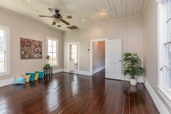 Building Photo - 2011 Decatur St