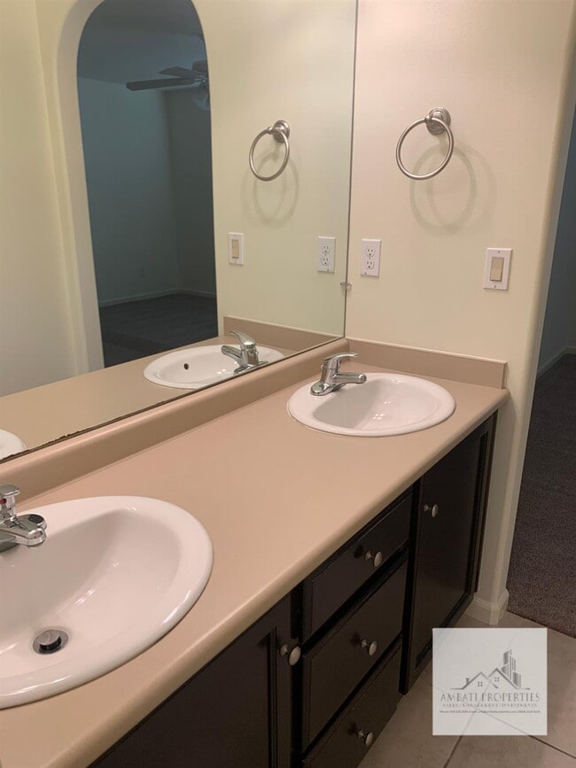 Building Photo - 3663 Etchings Way