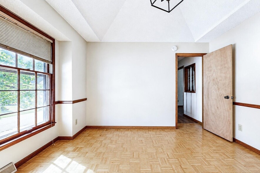 Building Photo - Spacious Shawnee Home Near Mill Creek Streamway Park