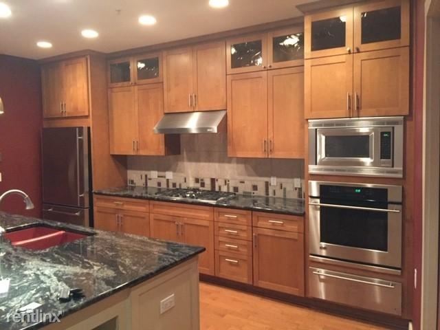 Building Photo - 1008 Dodge St