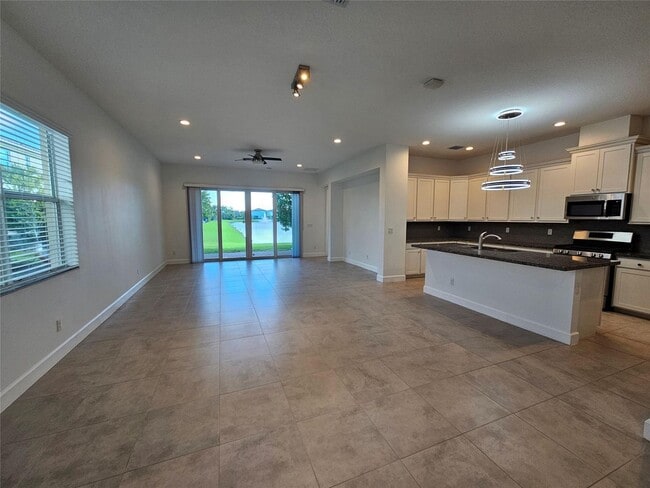 Building Photo - 4757 Saddle Ranch Rd