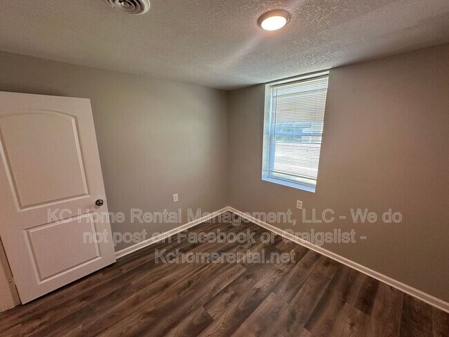 Building Photo - 4140 E 60 Terrace