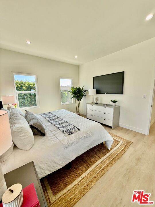 Building Photo - 900 N Alfred St