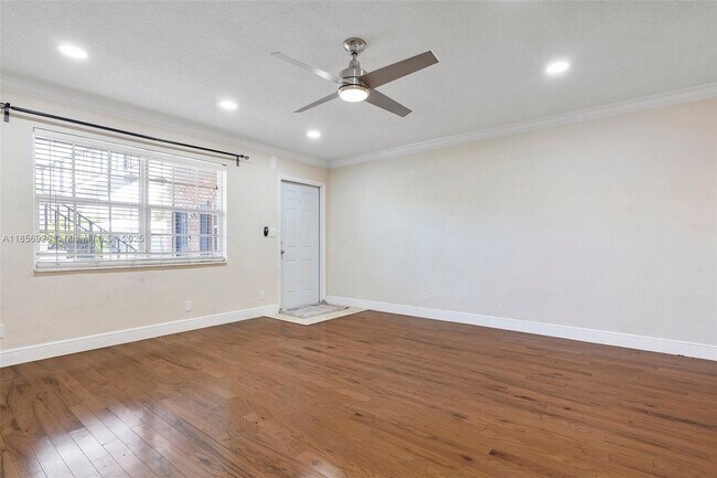 Building Photo - 2701 Middle River Dr