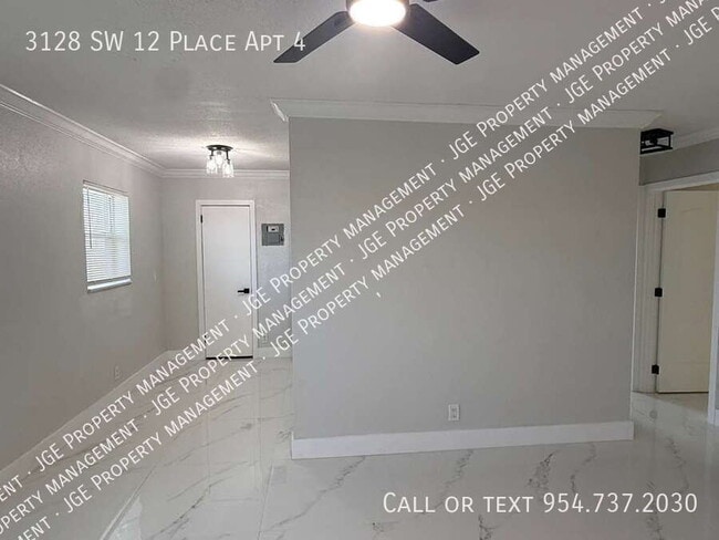 Building Photo - 3128 SW 12th Pl