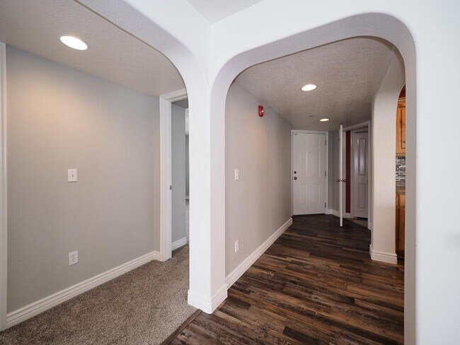 Building Photo - Beautiful Daybreak Condo