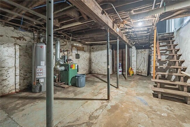 Building Photo - 1037 Seneca St