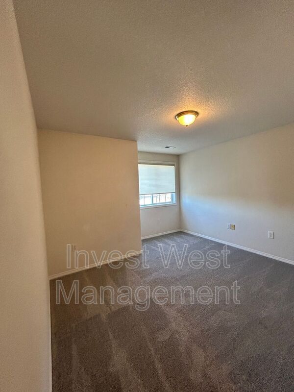 Building Photo - 4015 SE 170th Ct