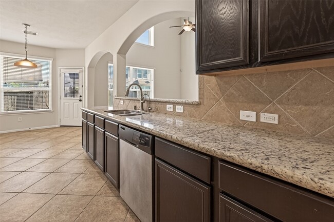 Building Photo - 24914 Diamond Ranch Dr