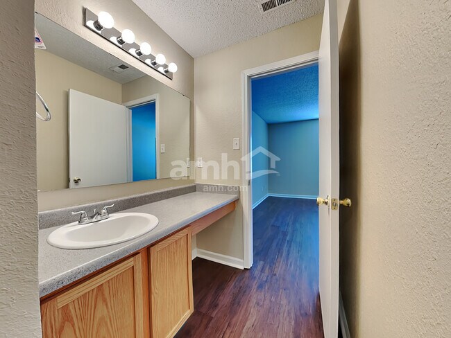 Building Photo - 5965 Porchester Pl