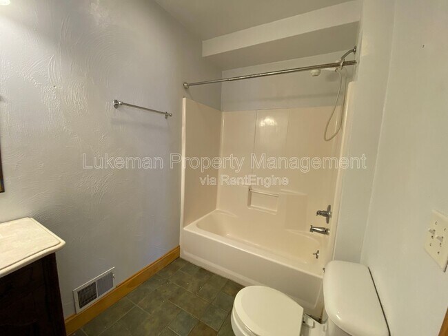 Building Photo - 725 W Vine St