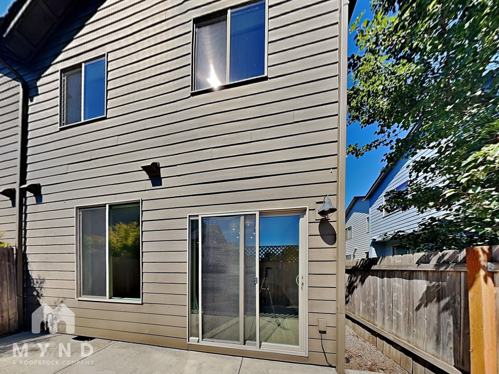 Building Photo - 10923 NE 44th St
