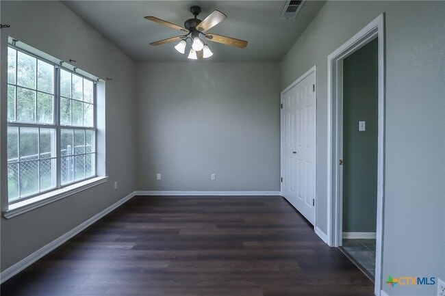 Building Photo - 1810 Mesa Oaks Cir