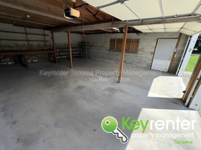 Building Photo - 5321 N 42nd St