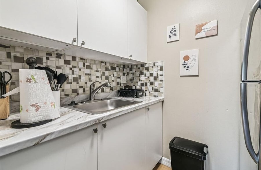 Building Photo - 4134 Dolphin Dr