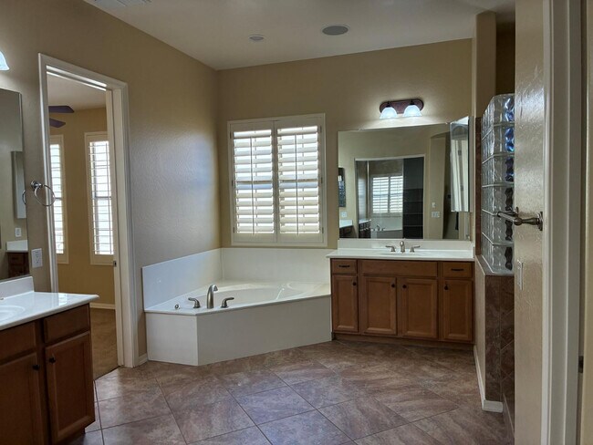 Building Photo - 20973 W Cora Vista