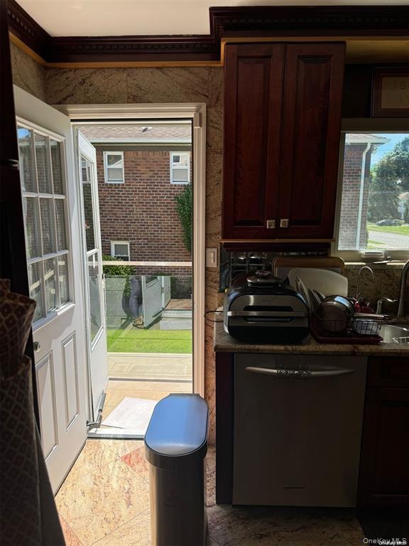 Building Photo - 830 Pepperidge Rd