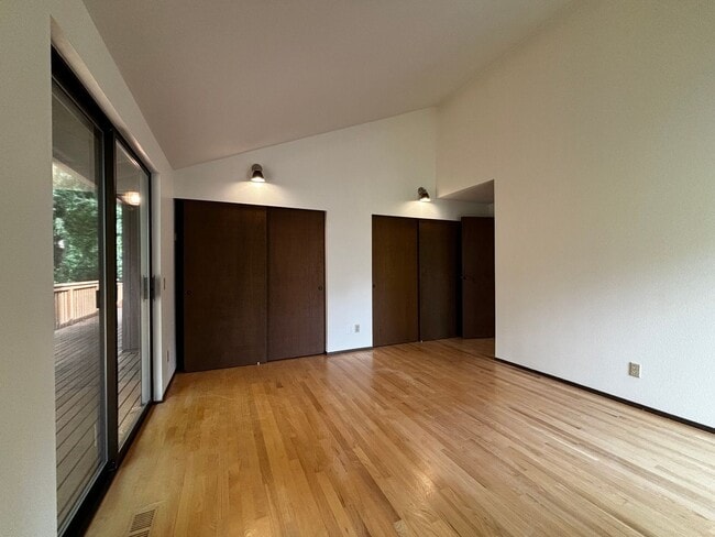 Building Photo - Amazing Lake Forest Park Home